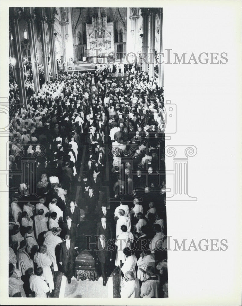 1983 Press Photo  St Anthony&#39;s Mass for death of Cardinal Medeiros in Mass. - Historic Images