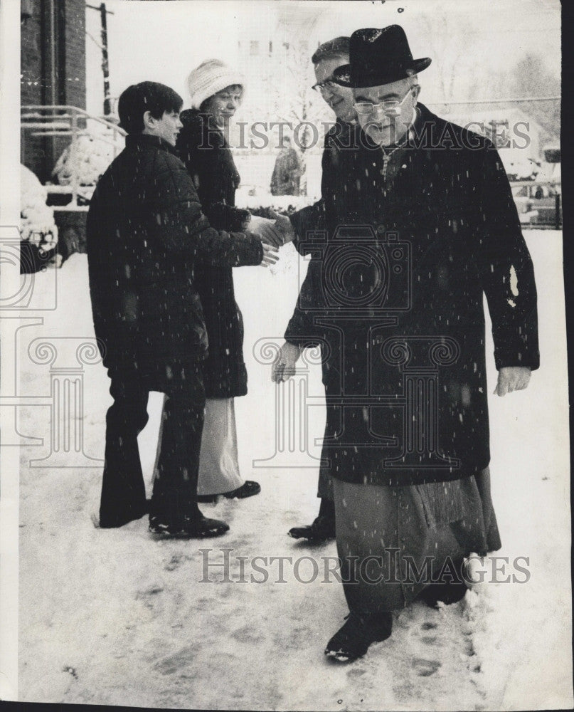 1974 Press Photo Humberto Cardinal Medeiros at St Elizabeth&#39;s church - Historic Images