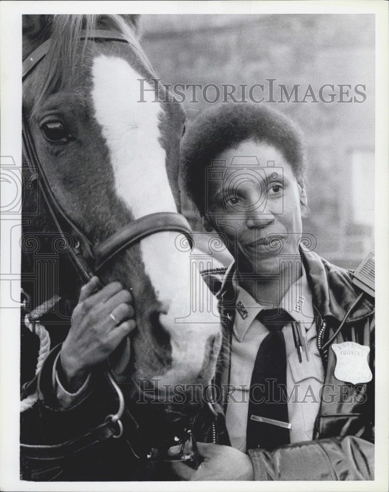 1984 Press Photo Mounted police officer Wanda Treadway &amp; her horse Bojangles - Historic Images