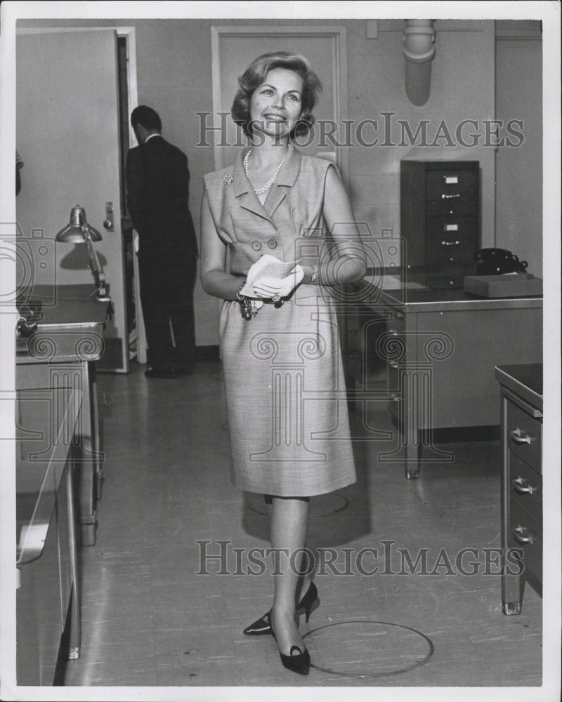 1974 Press Photo Columnist Marianne Mears - Historic Images