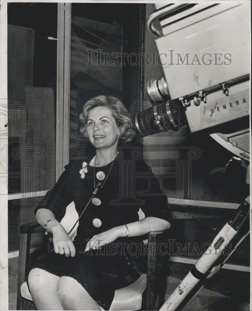 1963 Press Photo Columnist Marianne Mears - Historic Images