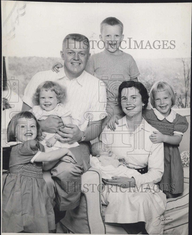 1954 Press Photo Governor Means &amp; Family - Historic Images