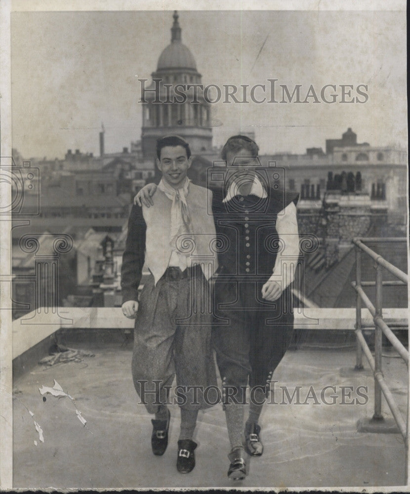 1957 Press Photo Graham Nunn &amp; Joe Meaney at Cabin Boys for the Mayfower II Voya - Historic Images