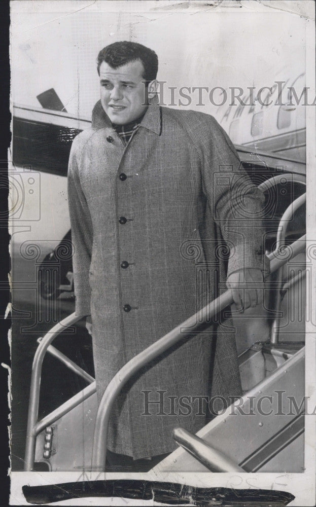 1956 Press Photo Singer Julius La Rosa Arrives at LaGuardia Airport - Historic Images