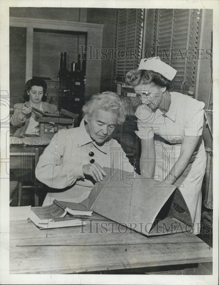 1943 Press Photo Actress Adeline Reynolds - Historic Images