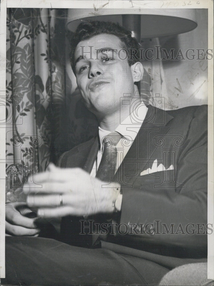 1953 Press Photo Singer Julius La Rosa During Press Conference - Historic Images