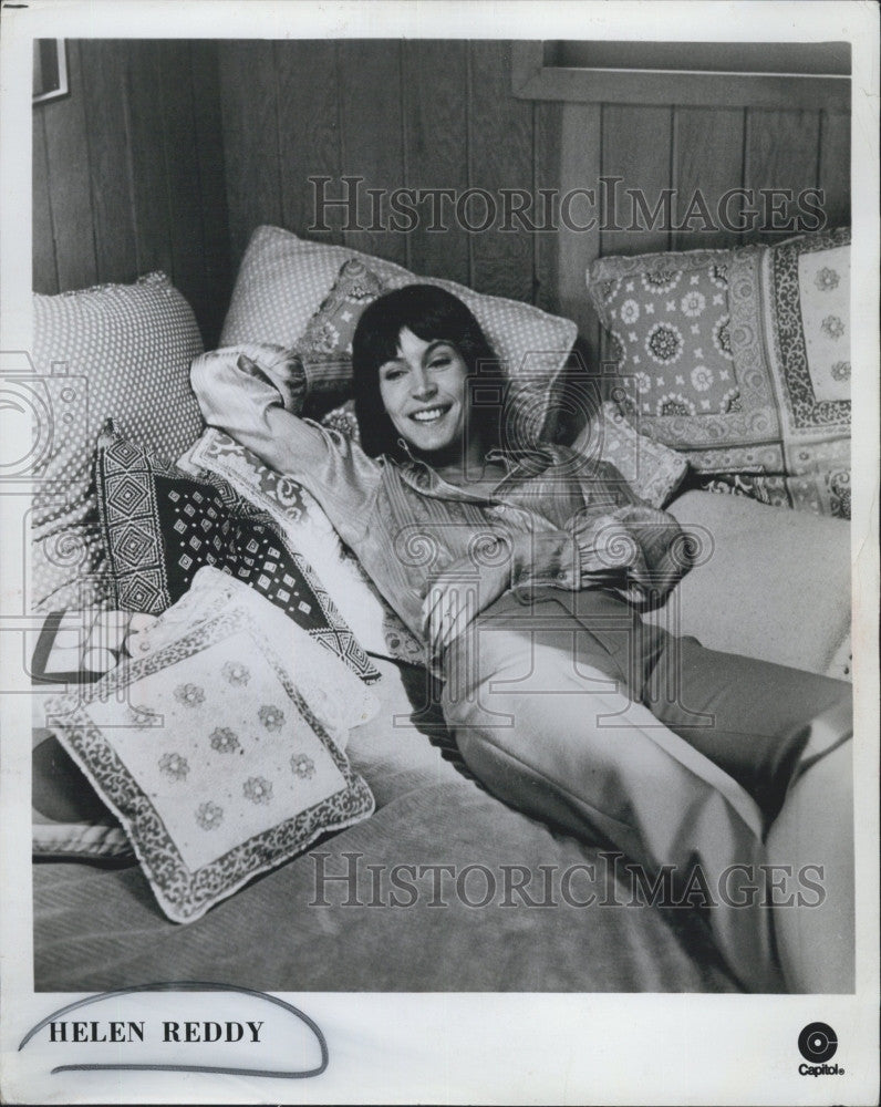 1974 Press Photo Pop Singer Helen Reddy Capitol Records - Historic Images