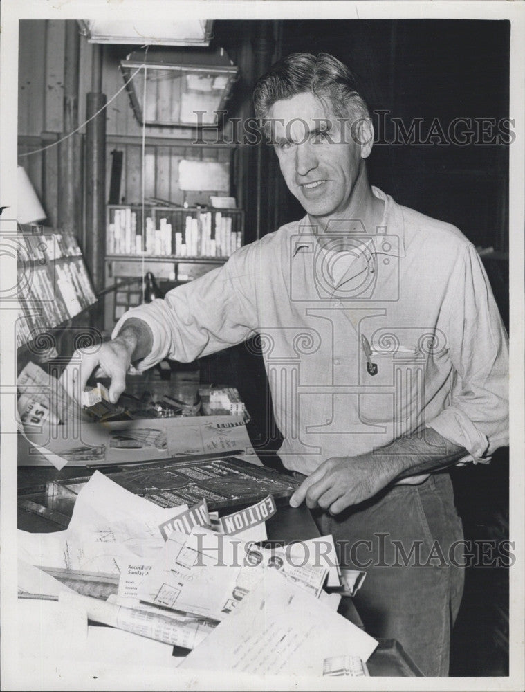 1964 Press Photo Printmaker Charles Reynolds - Historic Images