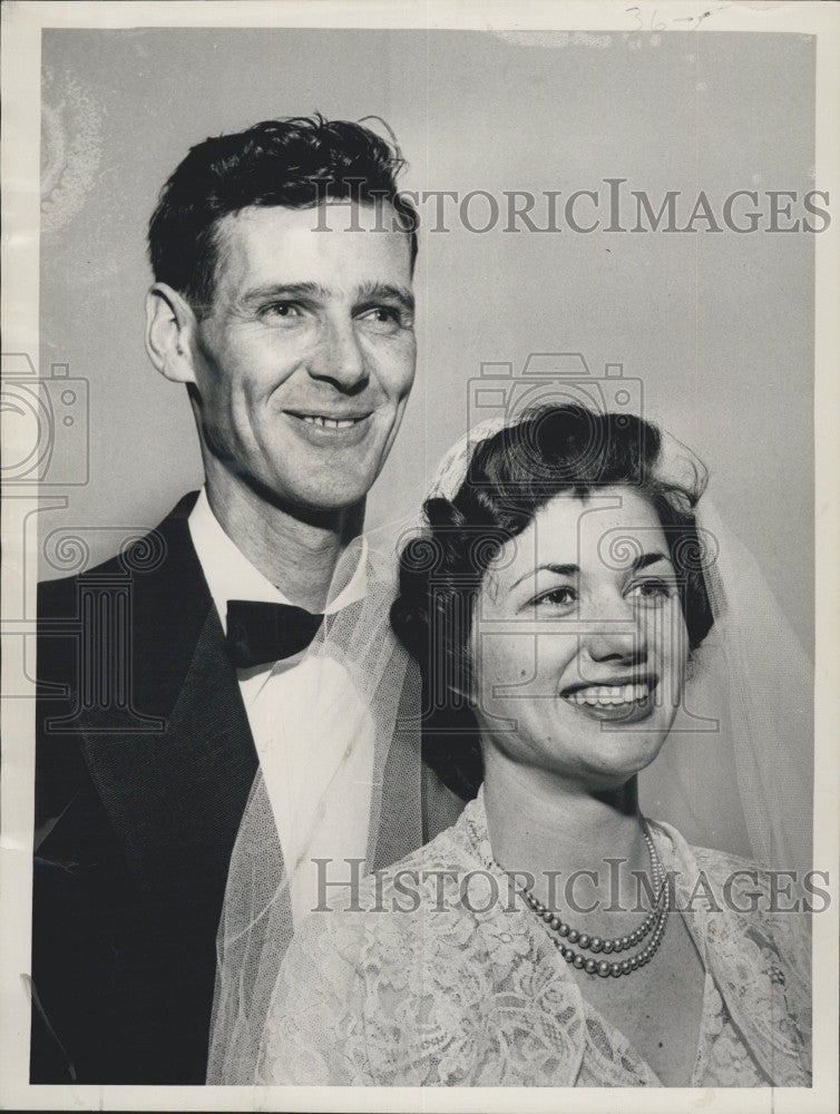 1953 Press Photo Mr and Mrs James Edward Reale at Hotel Kenmore wedding rec. - Historic Images