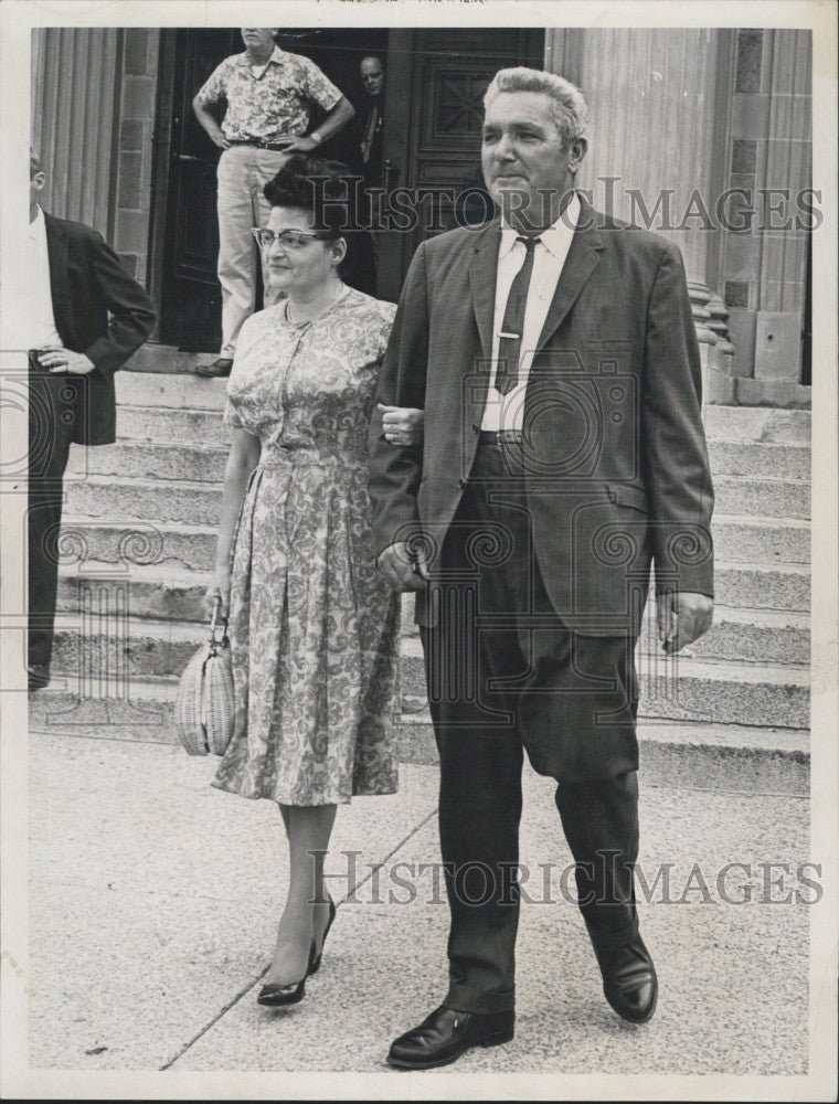 1965 Press Photo Mr & Mrs Albert Redgate at Brighton District court - Historic Images
