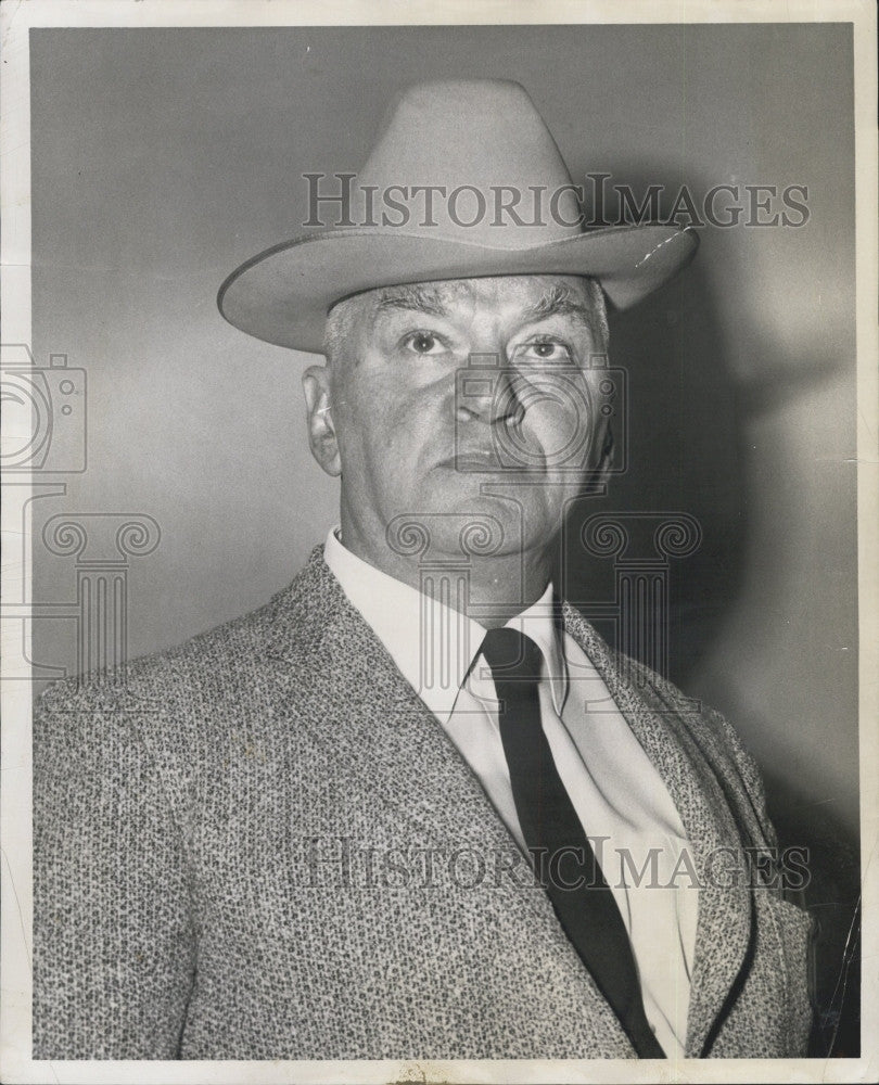 1959 Press Photo Austen Lake Author War Correspondent Columnist - Historic Images