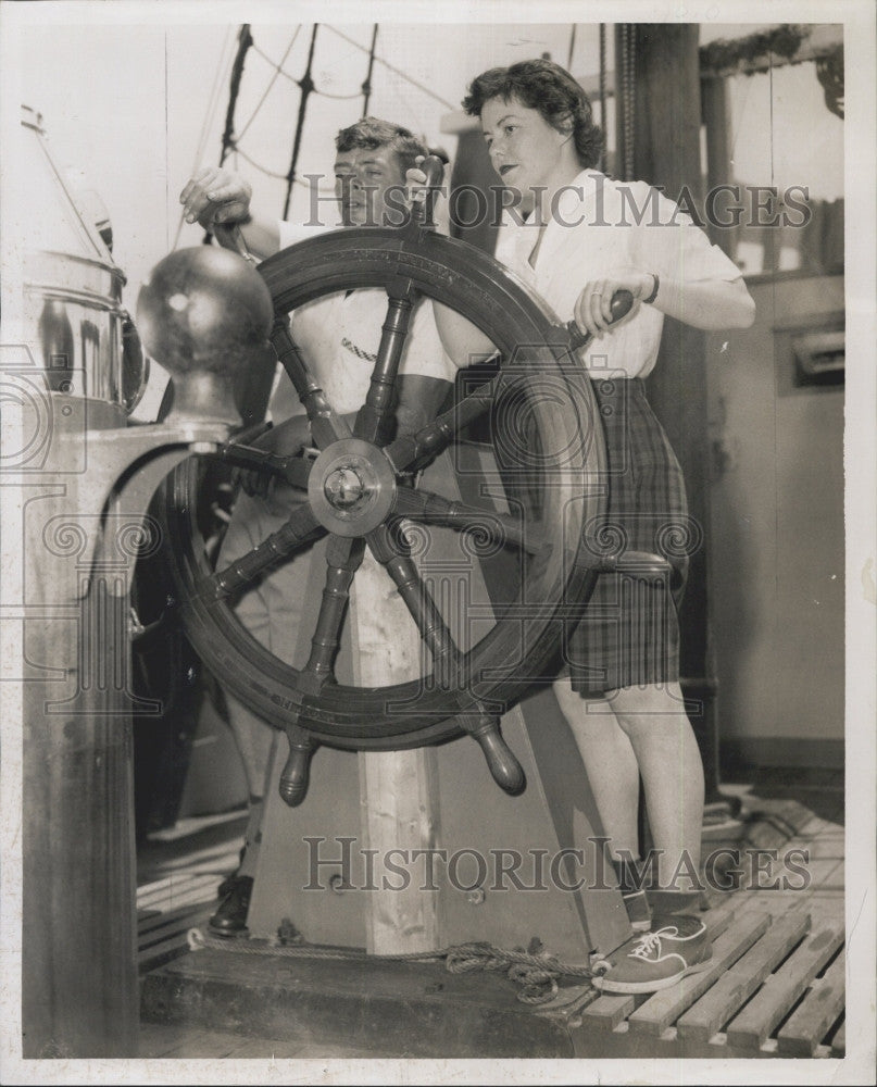 1957 Press Photo Mrs. Jean Leonard Taught Steering Lessons by Joseph Lacey - Historic Images