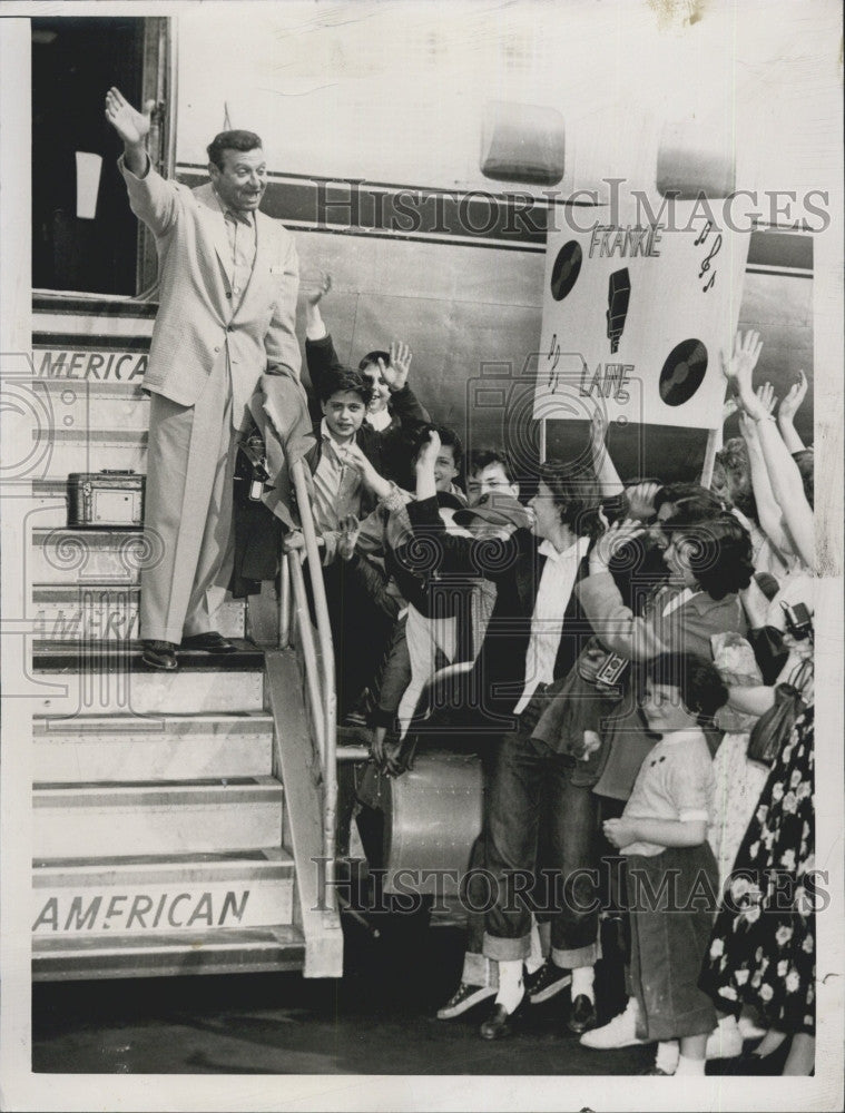 1955 Press Photo Singer/Songwriter And Actor Frankie Laine With Fan Club - Historic Images