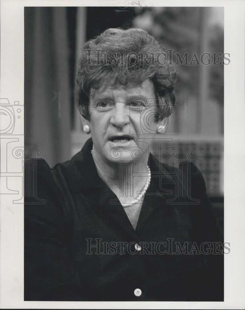 Press Photo Actor, Comedian, And Impressionist John Byner In Women&#39;s Dress - Historic Images