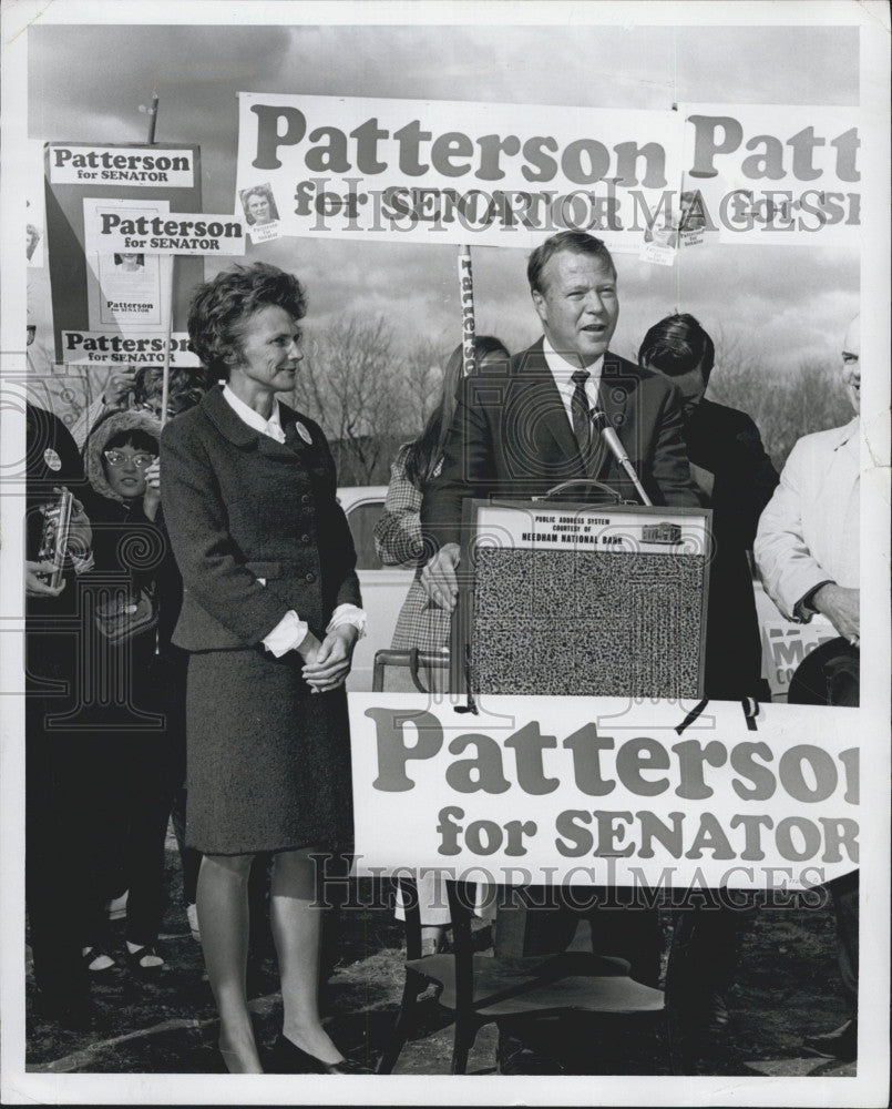 1968 Press Photo Vermont Gov Philip H Hoff &amp; Helen Patterson campaigning - Historic Images