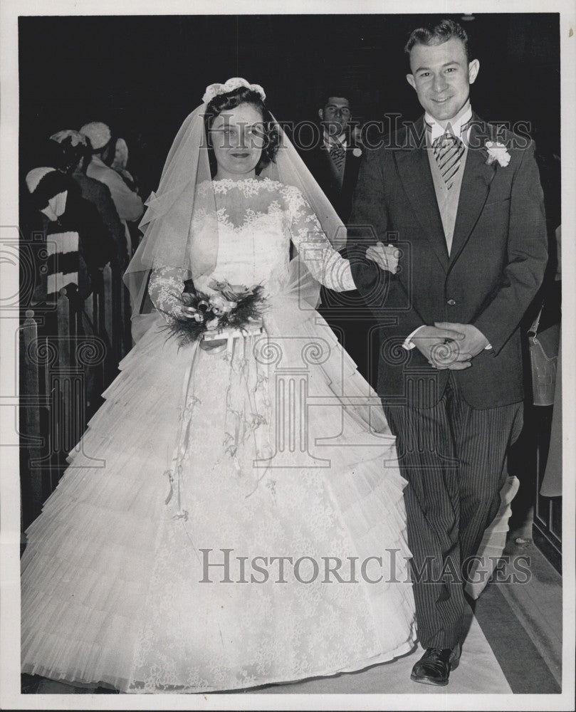 1958 Press Photo Boston Fireman Thomas Edward Byrne Weds Dorothy Frances Paone - Historic Images