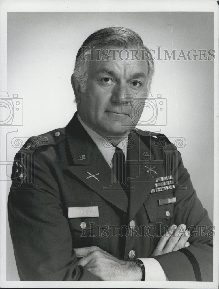 1982 Press Photo Actor Robert Mandan On CBS Private Benjamin - Historic Images