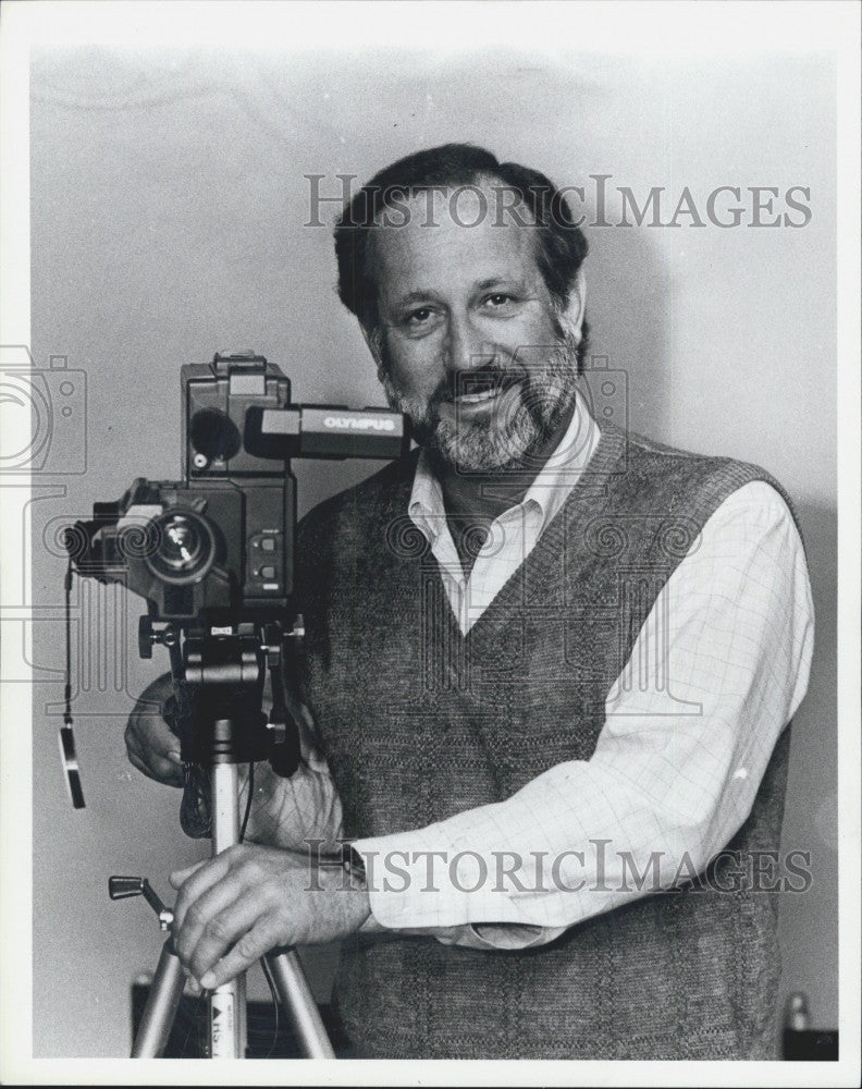 1987 Press Photo Herb Mandell, owner of Casting Company - Historic Images