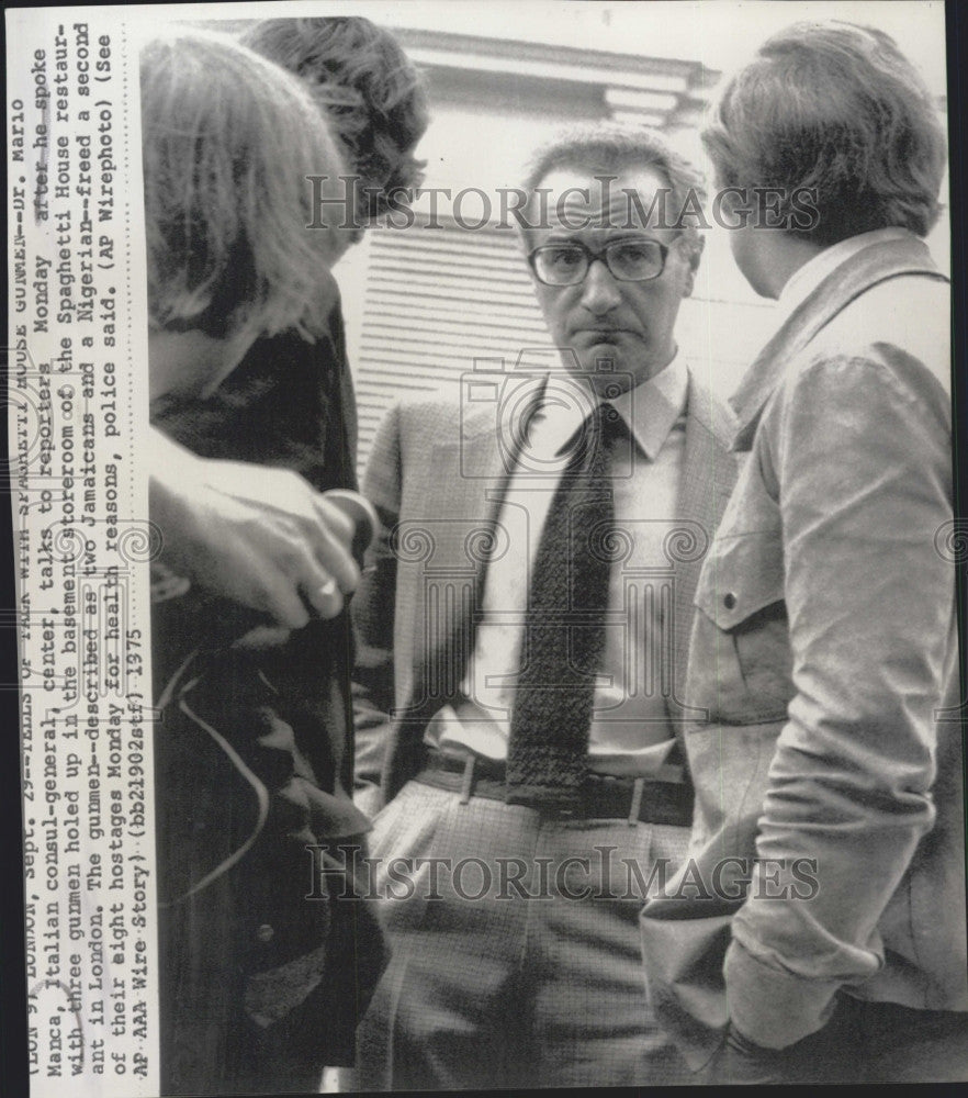 1975 Press Photo Dr Mario Manca, Italian consul-general - Historic Images