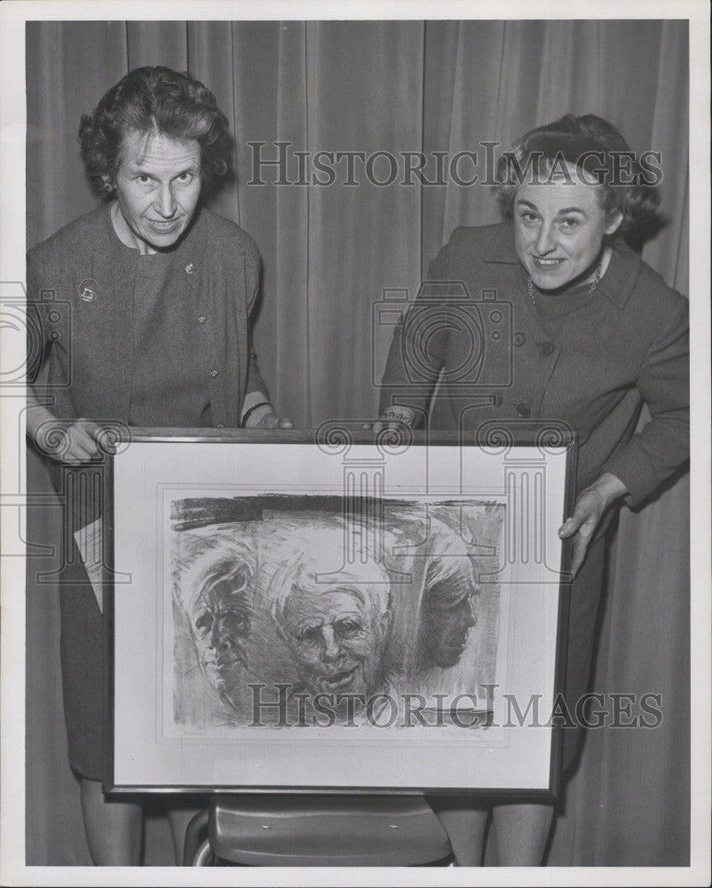 1967 Press Photo Mrs Ed L Bond &amp; Mrs Sam Ruburn with donated artwork - Historic Images