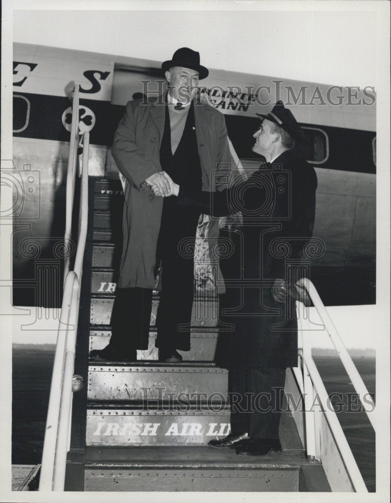 1960 Press Photo Singer Frank Ryan at Logan airport - Historic Images