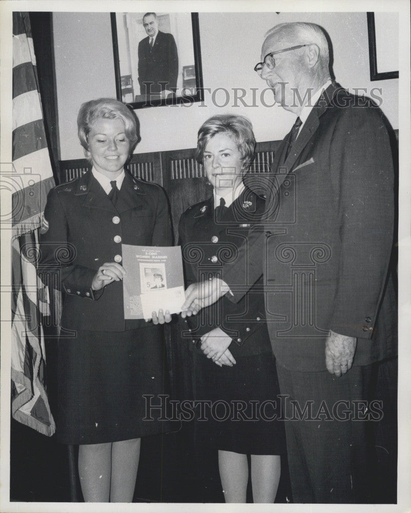 1968 Press Photo Postmaster of Boston Ephraim Martin, CD Belding &amp; KD Kupferer - Historic Images