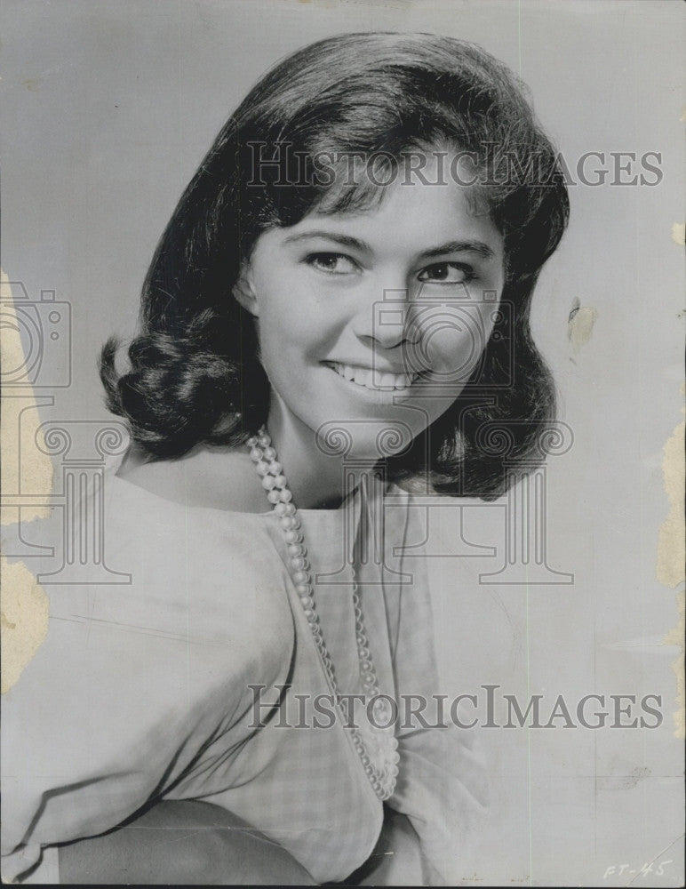 1966 Press Photo Claudia Martin in &quot;For Those Who Think Young&quot; - Historic Images