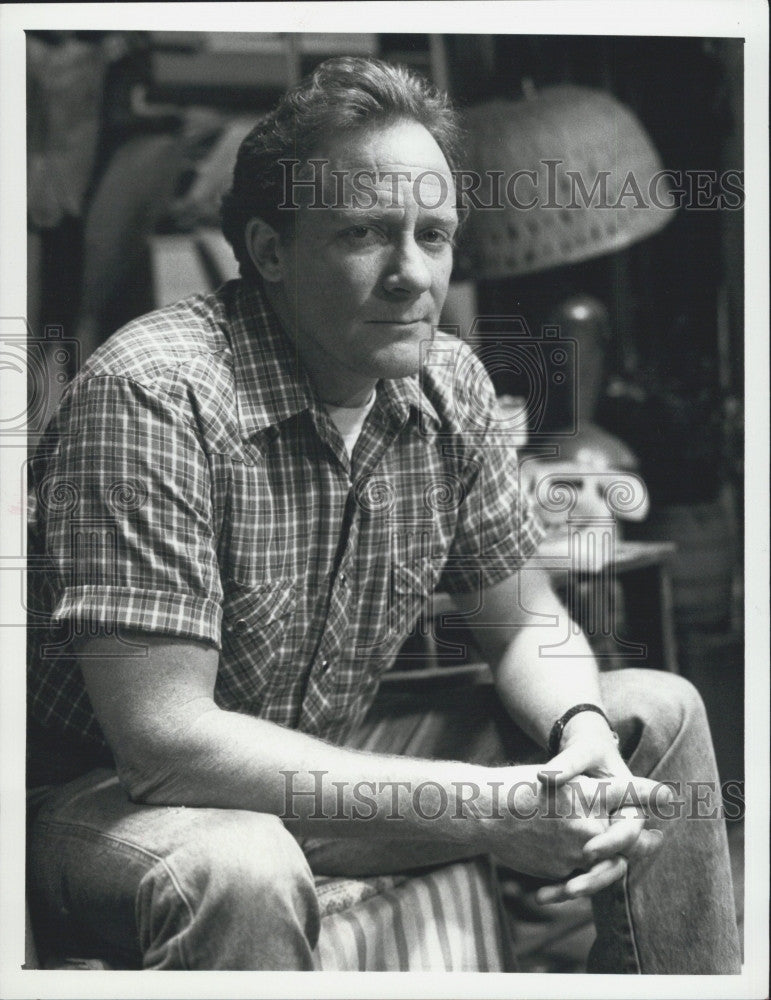 1988 Press Photo Actor Charles Haid stars in Fort Figueroa on CBS - Historic Images