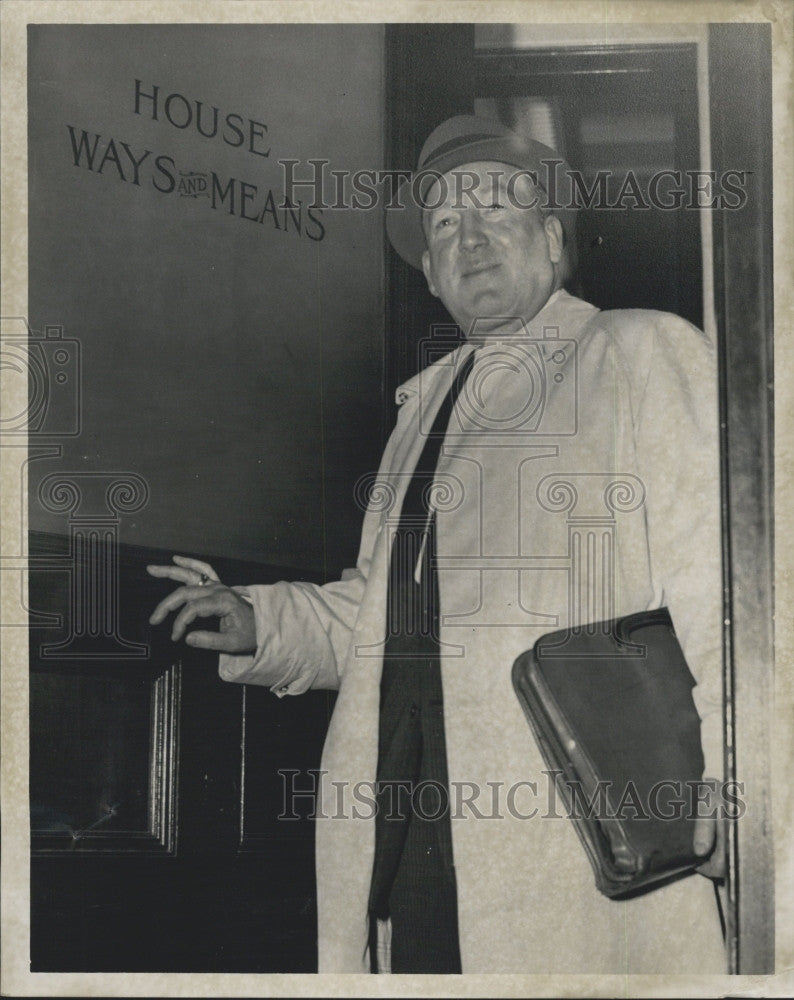 1962 Press Photo Will Ryan, general consul for MTA - Historic Images