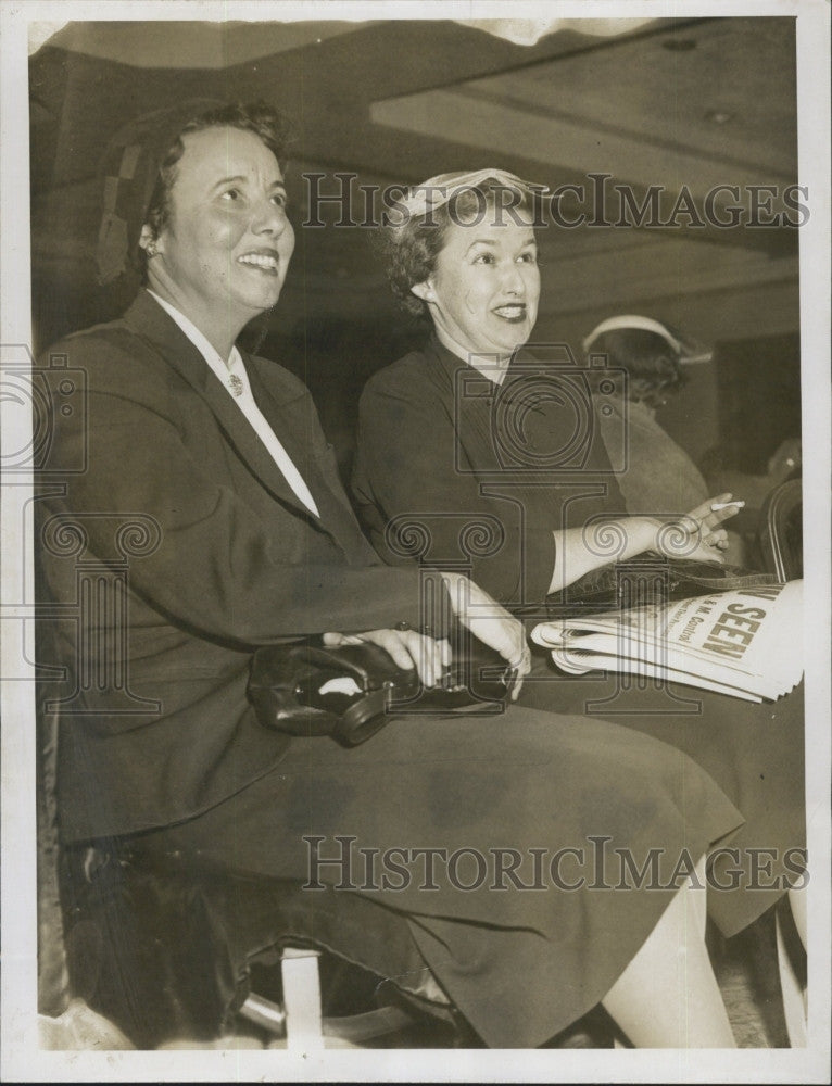 1955 Press Photo Phyllis Churchill and Jean Sughrue daughter of B &amp; M President - Historic Images