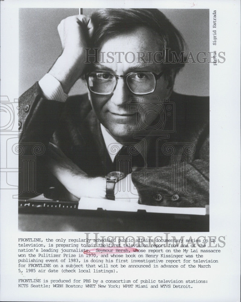 1997 Press Photo Journalis Seymore Hersh posing for photo - Historic Images