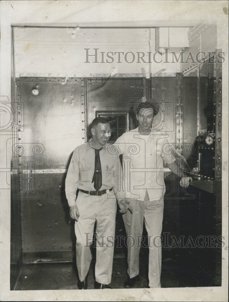 1954 Press Photo Norfolk Prison Guards Frank Holt and Tom Copley. - Historic Images