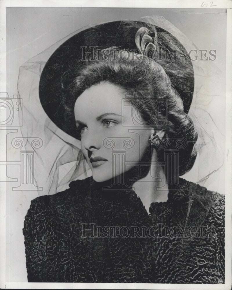 1941 Press Photo actress Peggy Diggins wearing a chapeau - Historic Images