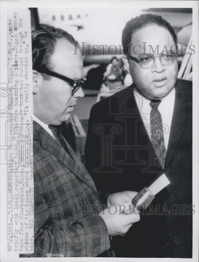 1963 Press Photo  Sen.Charles Diggs reporting on bomb where he was staying in MS - Historic Images