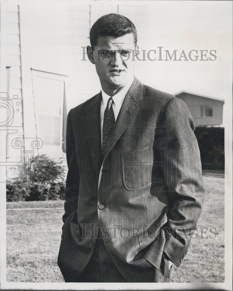 1960 Press Photo Tom Dignan, rescued Mark Corras from drowning - Historic Images