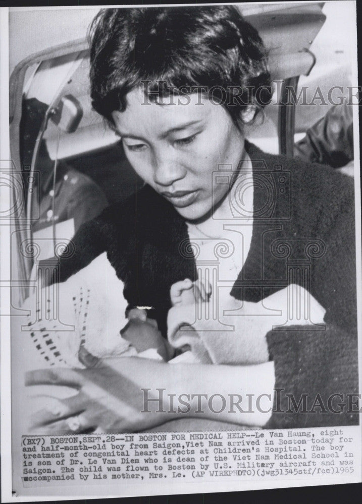 1965 Press Photo Vietnamese infant Le van Haung in U.S. for treatment of illness - Historic Images