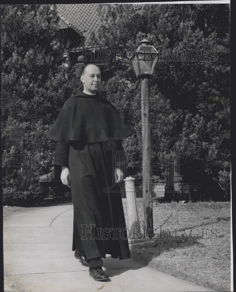 1955 Press Photo Reverend Louis F. Dion on a sidewalk - Historic Images