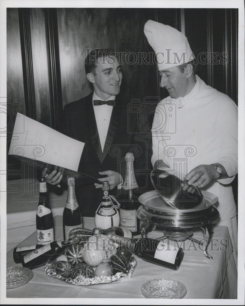 1961 Press Photo Mgr/. Lawrence Wolozin of Tiffany Rest and Chef Albert Giannino - Historic Images