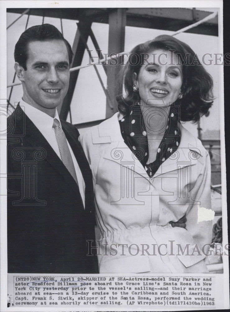 1963 Press Photo Actor Bradford Dillman weds Actress Model Suzy Parker at Sea - Historic Images