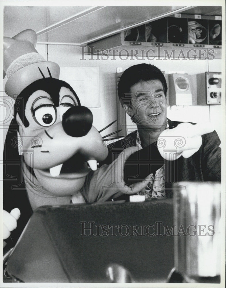 1987 Press Photo Alan Thicke, Goofy &quot;The Walt Disney World Happy Easter Parade&quot; - Historic Images