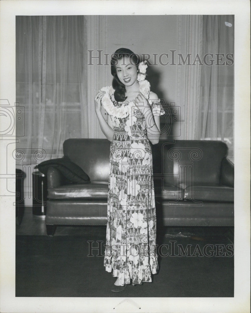 1959 Press Photo Fashion Model Adele Thom posing for photo - Historic Images