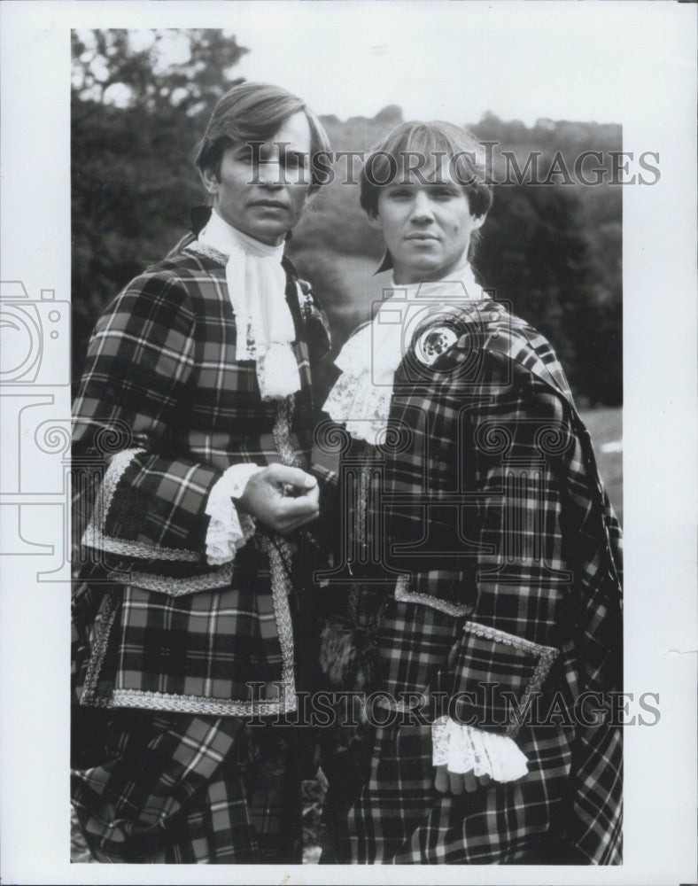 1984 Press Photo Richard Thomas and Michael York in &quot;the Master Of Ballantrae&quot;. - Historic Images