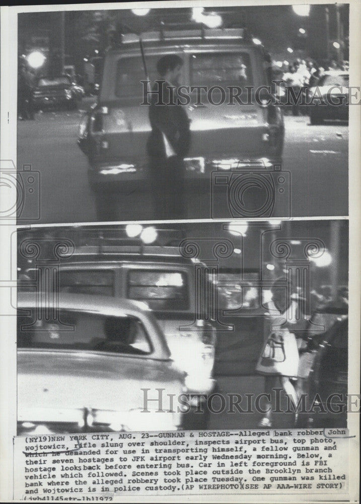 1972 Press Photo Alleged Bank Robber John Wojtowicz &amp; Partner Transport Hostages - Historic Images