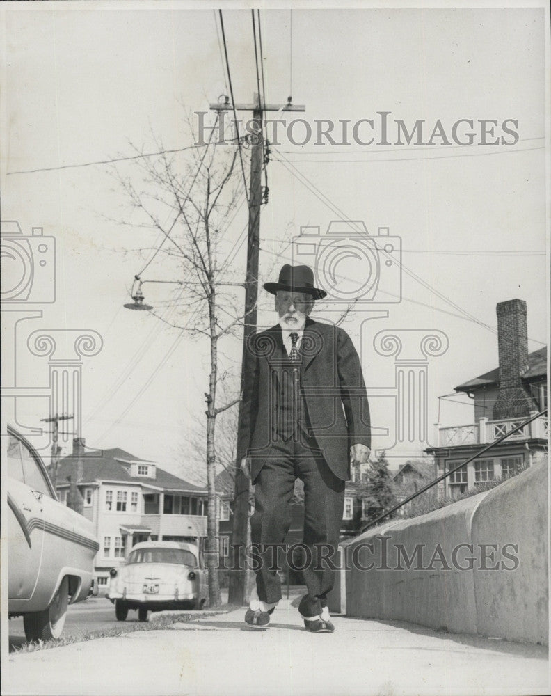 1957 Press Photo  Charles Thiery, aged 106 takes a stroll in his neighborhood - Historic Images