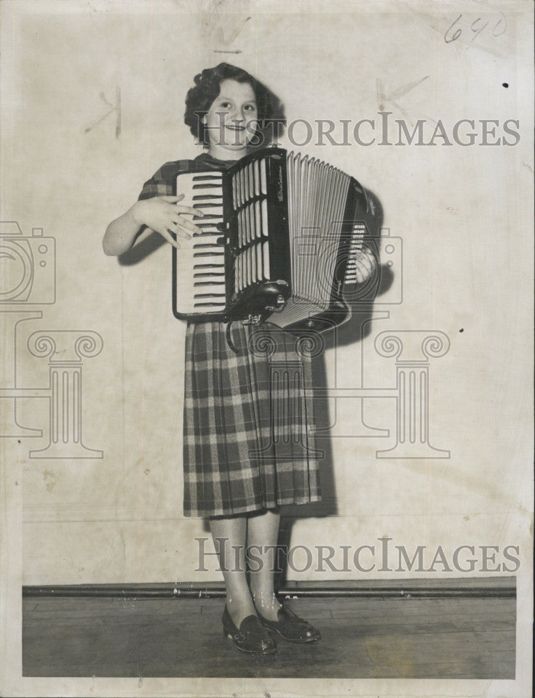 1950 Press Photo Elissa Calzolari Accordion Solo - Historic Images