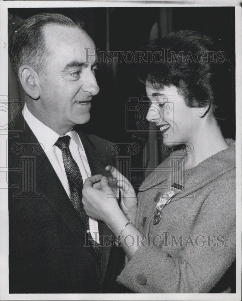 1958 Press Photo AFL CIO Vice President John Callahan Janice Blessington - Historic Images