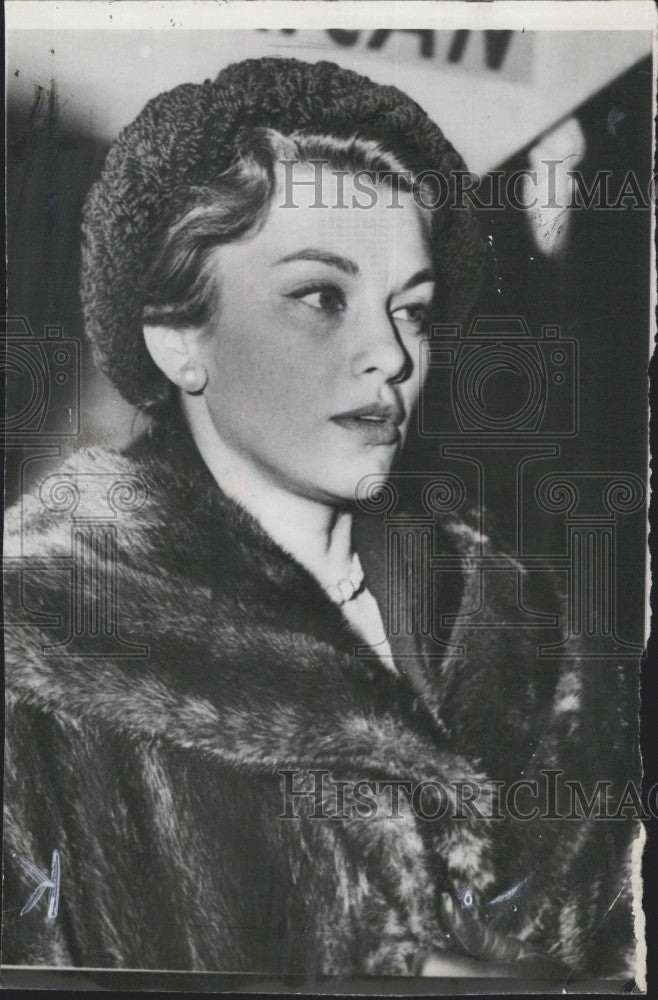 1958 Press Photo Actress Linda Christian, attend funeral of late husband Power. - Historic Images