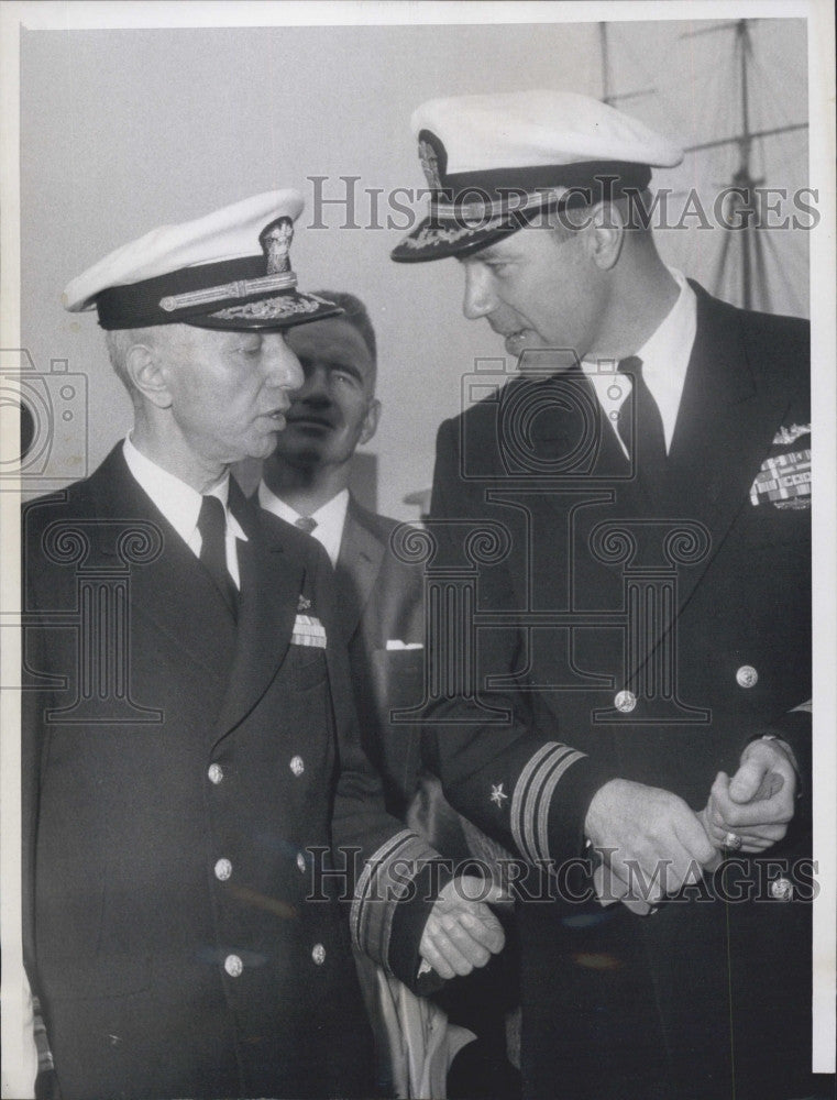 1958 Press Photo Rear Admiral Hyman Rickover And Commander James Francis Calvert - Historic Images