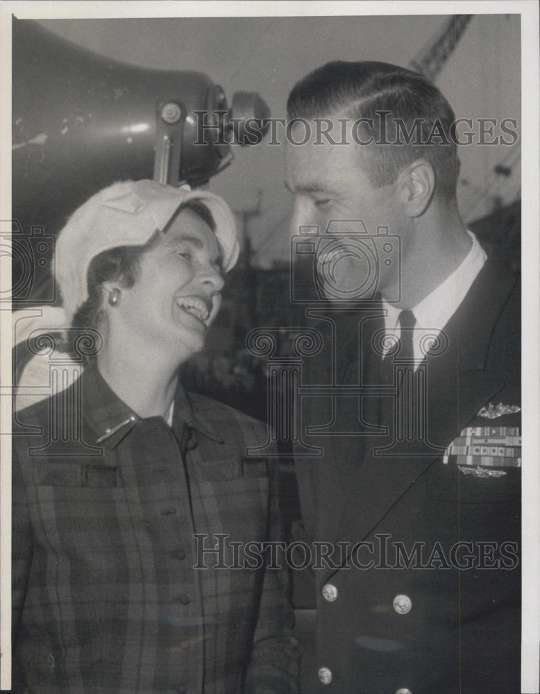 1958 Press Photo Commander James Francis Calvert US Navy And Wife Nancy King - Historic Images