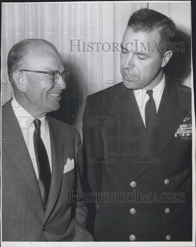 1958 Press Photo US Navy Atomic Submarine Skate Commander James Francis Calvert - Historic Images